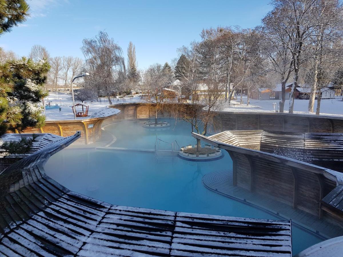 Thermal Apartmanhaz Komárom Exterior foto
